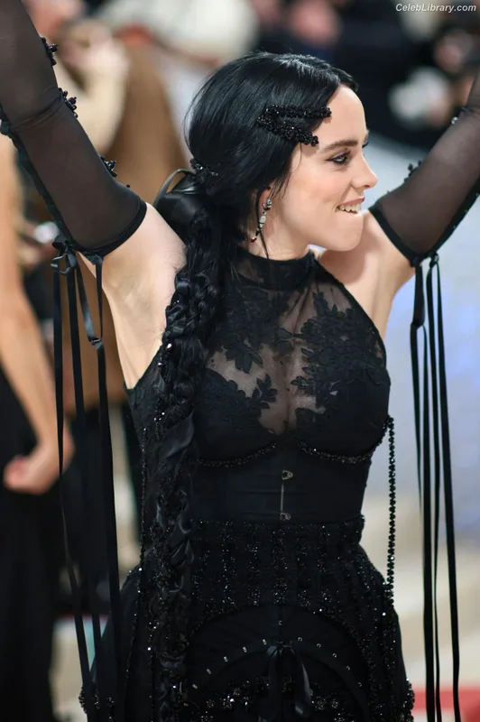Billie Eilish photo 17 of 1846