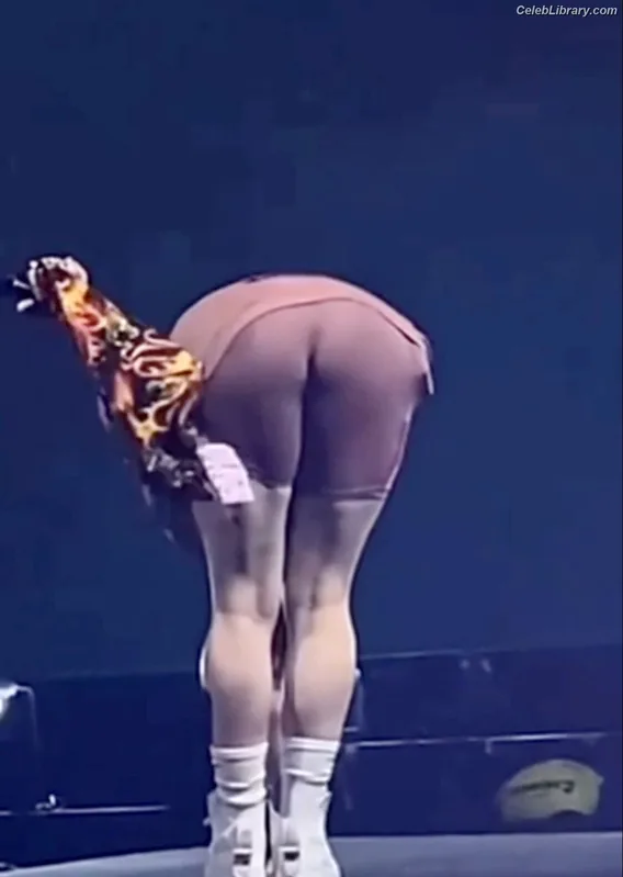 Billie Eilish photo 3 of 1846