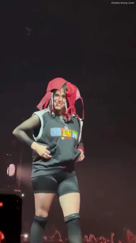 Billie Eilish photo 7 of 1846