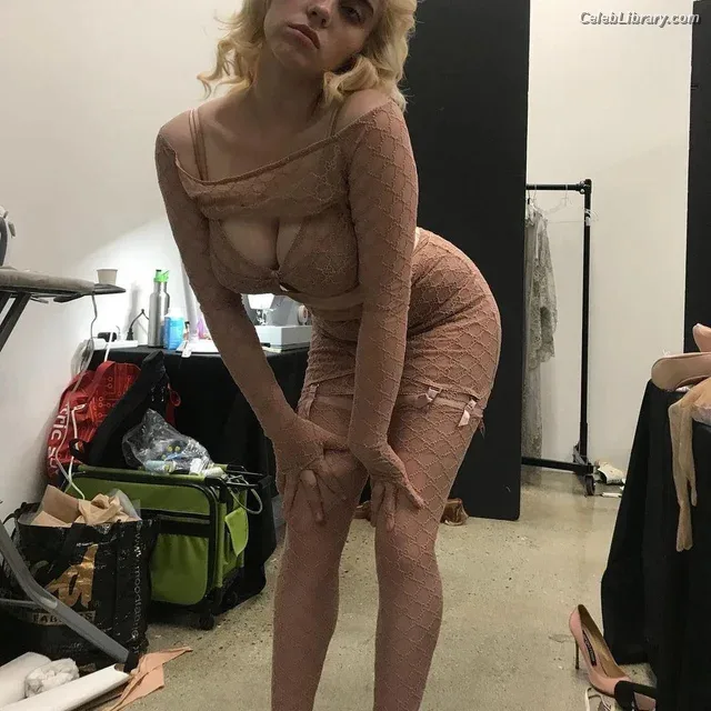 Billie Eilish photo 14 of 1846