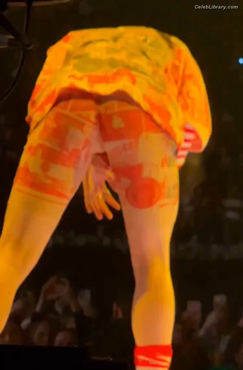 Billie Eilish photo 22 of 1846