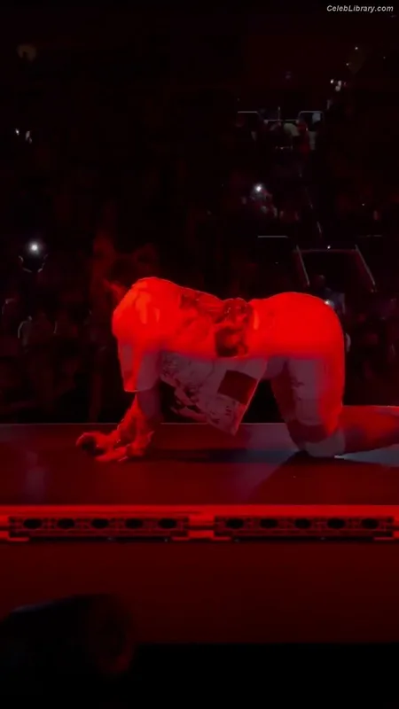 Billie Eilish photo 23 of 1846