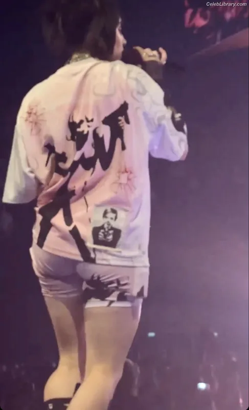 Billie Eilish photo 4 of 1846