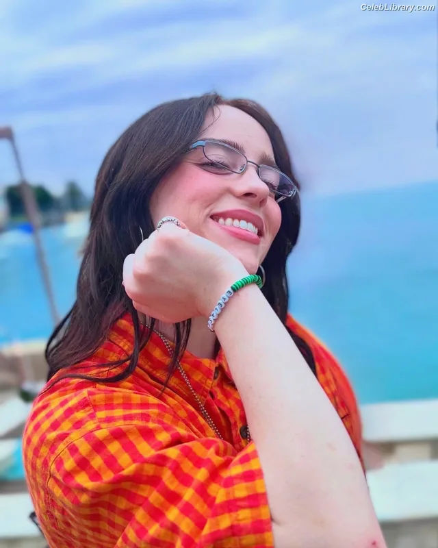Billie Eilish photo 7 of 1846