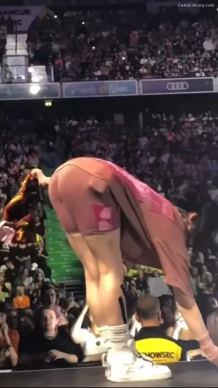 Billie Eilish photo 13 of 1846