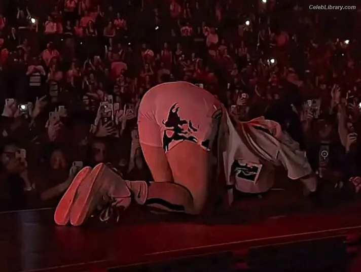 Billie Eilish photo 19 of 1846