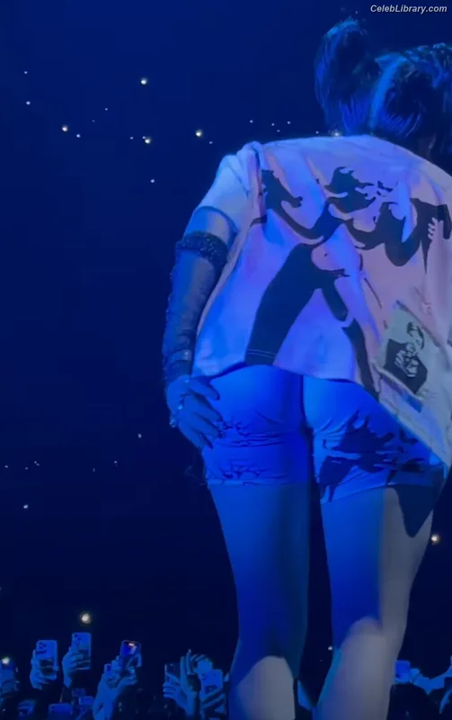 Billie Eilish photo 2 of 1846