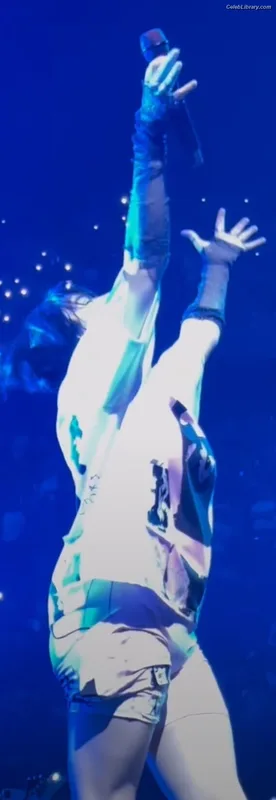 Billie Eilish photo 4 of 1846