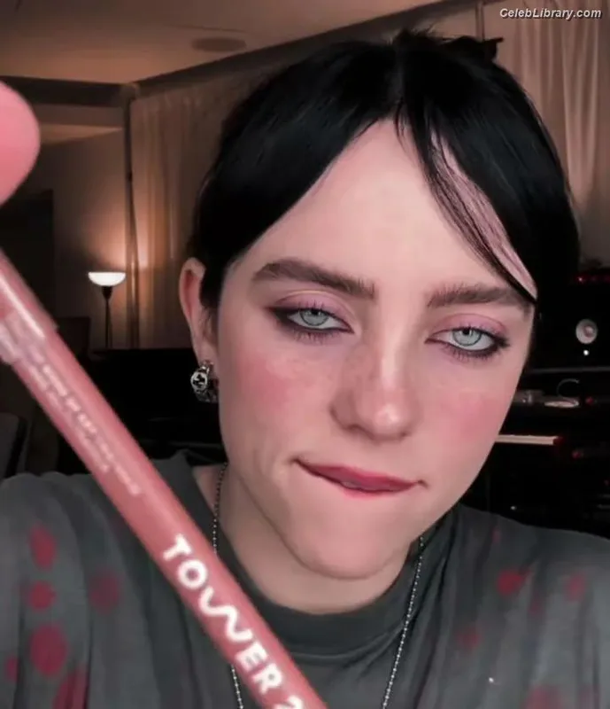 Billie Eilish photo 6 of 1846