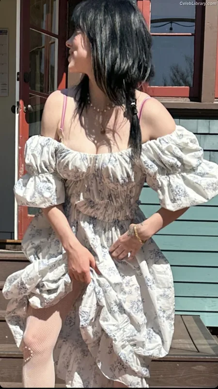 Billie Eilish photo 4 of 1846