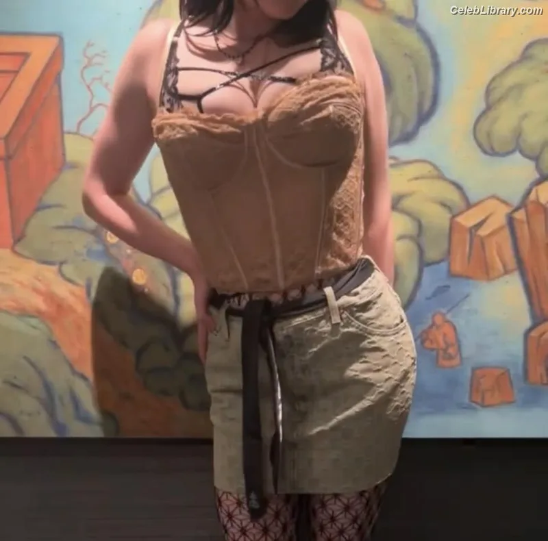 Billie Eilish photo 7 of 1846