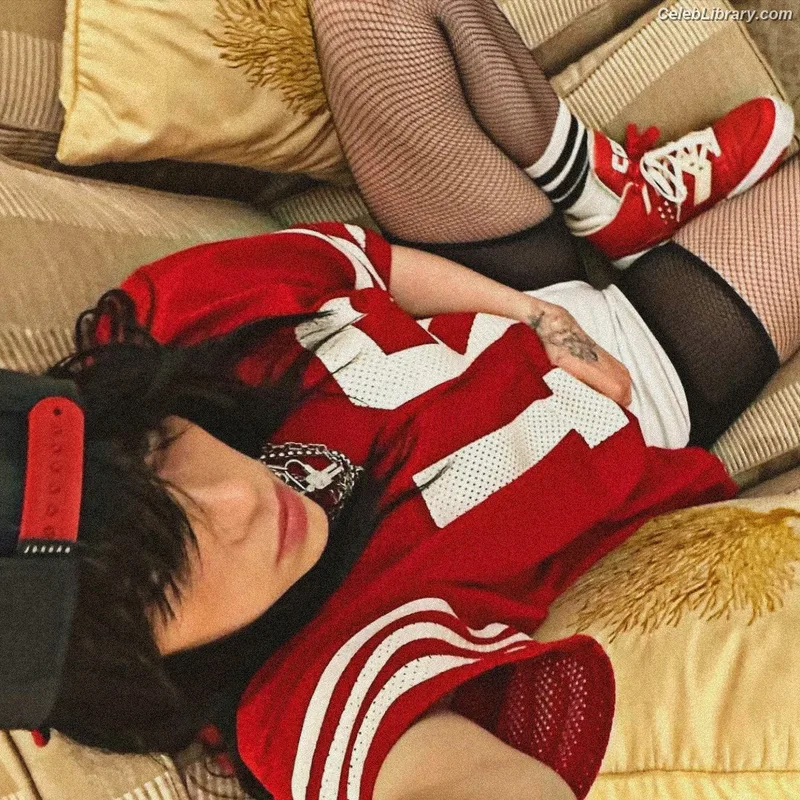 Billie Eilish photo 6 of 1846