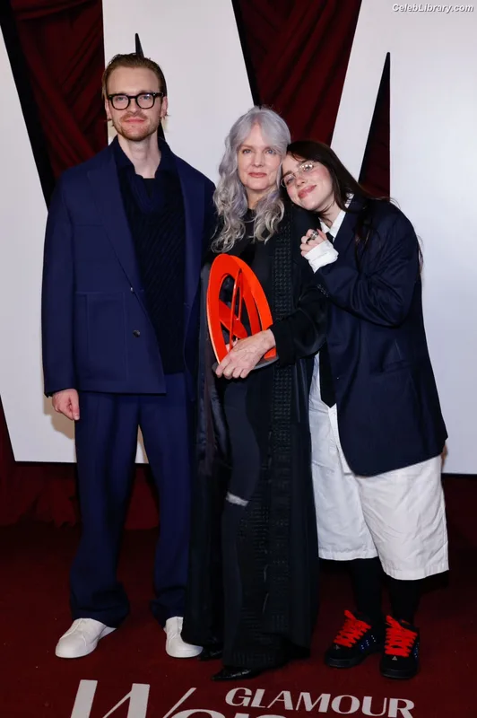 Billie Eilish photo 17 of 1846