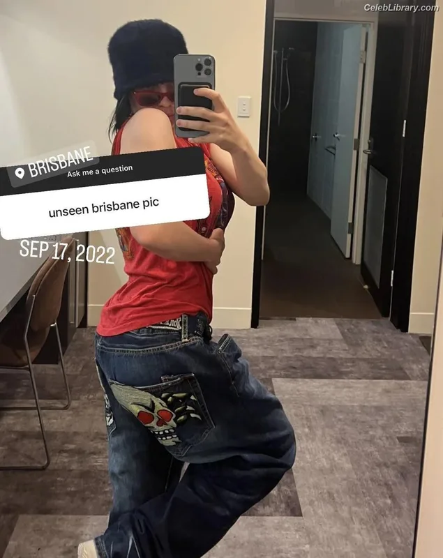 Billie Eilish photo 5 of 1846
