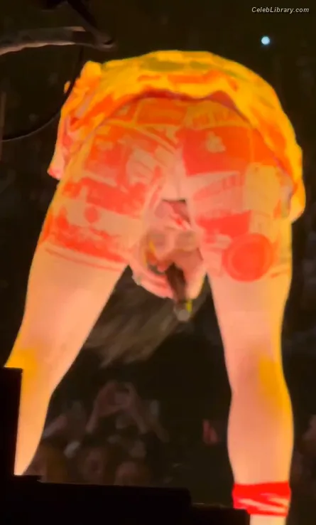 Billie Eilish photo 19 of 1846