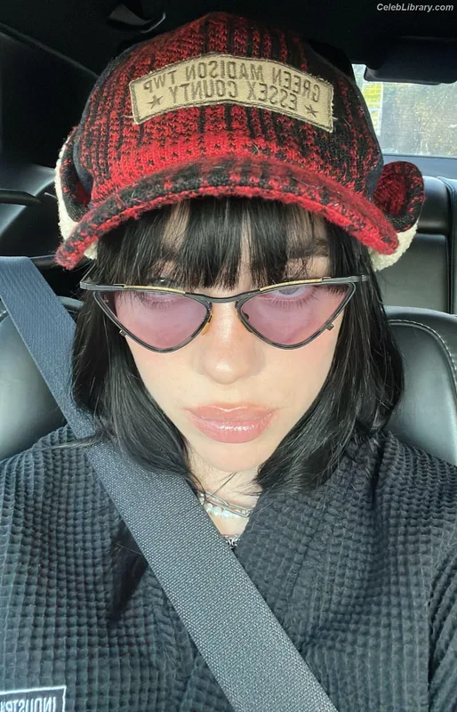 Billie Eilish photo 20 of 1846