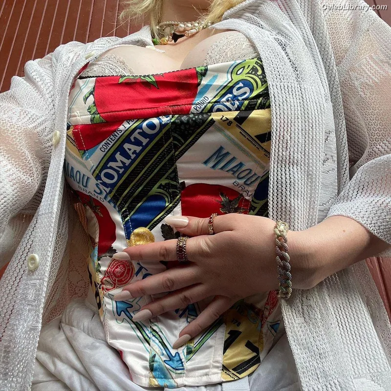 Billie Eilish photo 1 of 1846