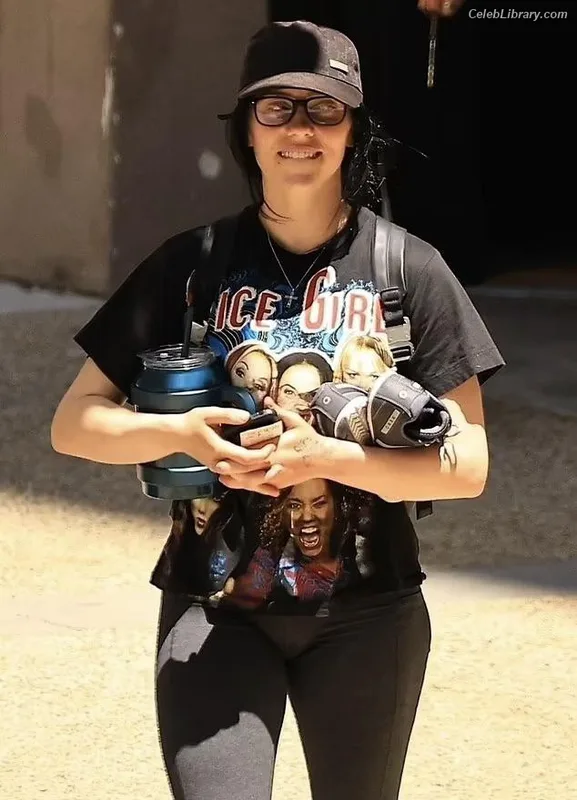 Billie Eilish photo 5 of 1846