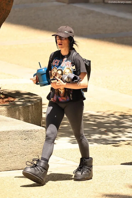 Billie Eilish photo 7 of 1846
