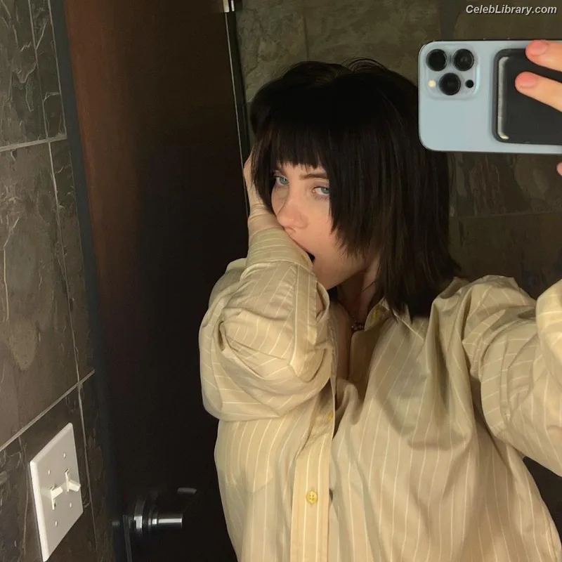 Billie Eilish photo 1 of 1846