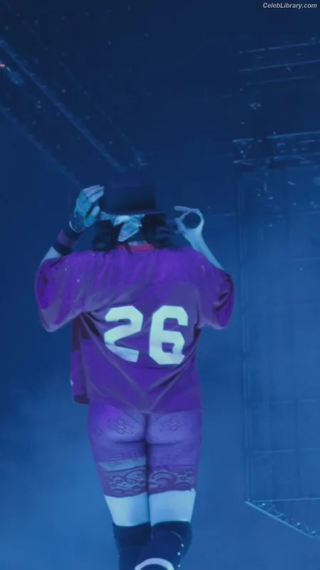 Billie Eilish photo 4 of 1846