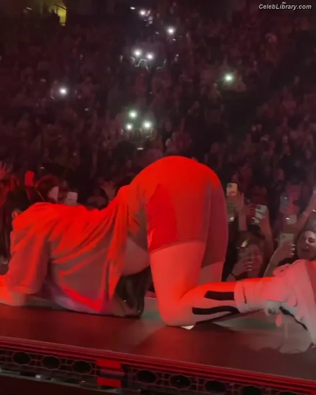 Billie Eilish photo 7 of 1846