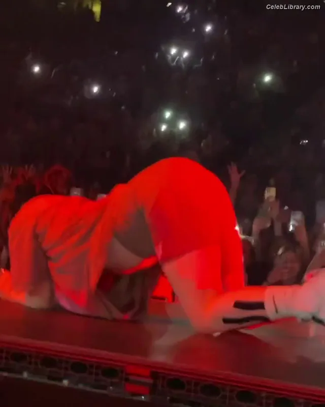 Billie Eilish photo 8 of 1846