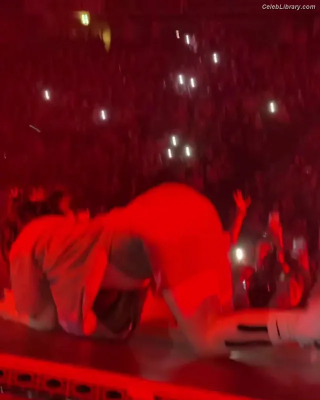 Billie Eilish photo 11 of 1846