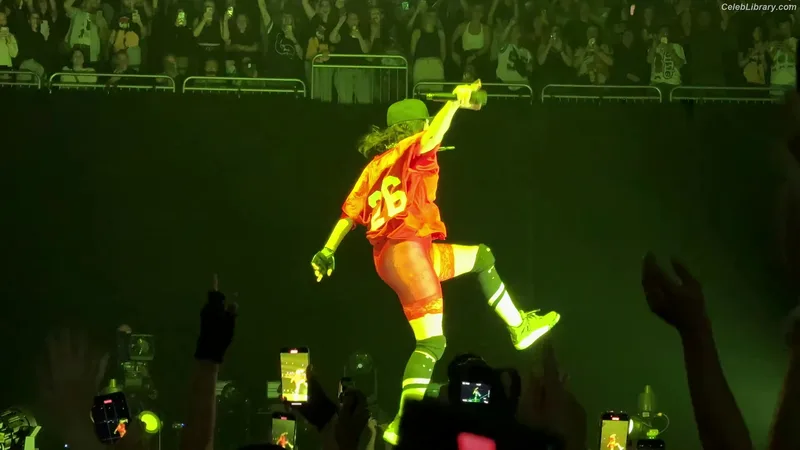 Billie Eilish photo 17 of 1846
