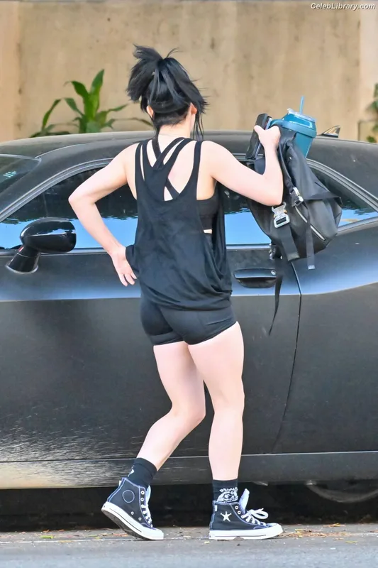 Billie Eilish photo 7 of 1846