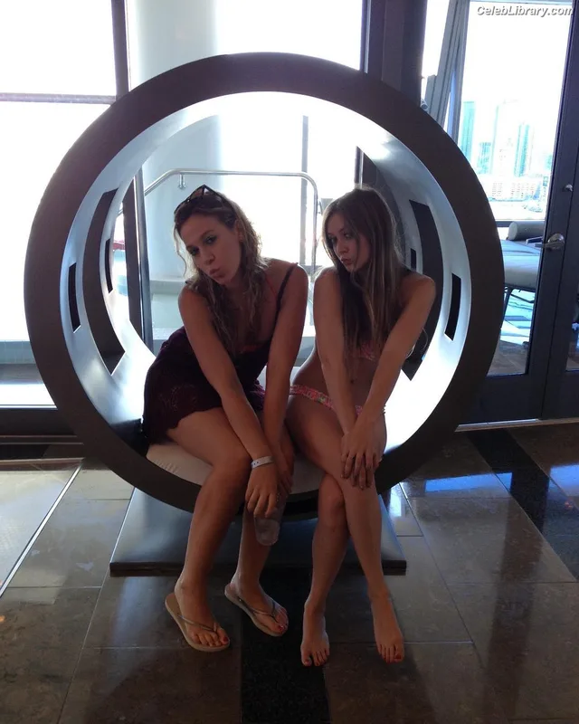 Billie Lourd photo 16 of 60