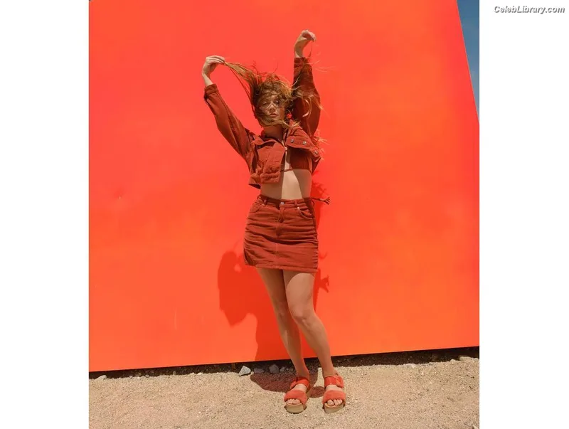 Billie Lourd photo 8 of 60