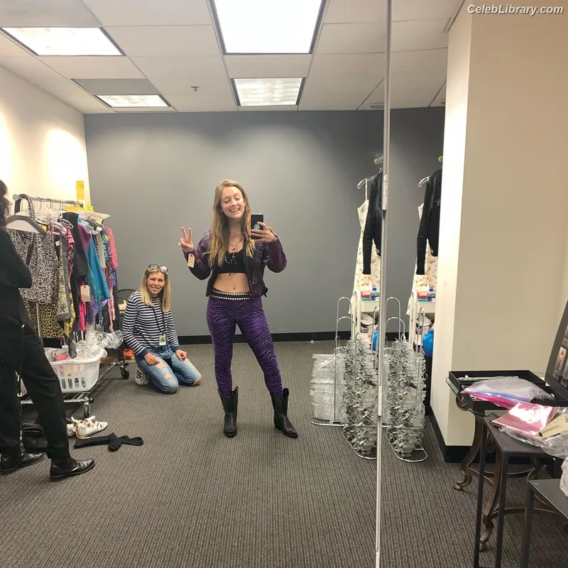 Billie Lourd photo 2 of 60