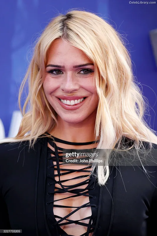 Billie Piper photo 17 of 621