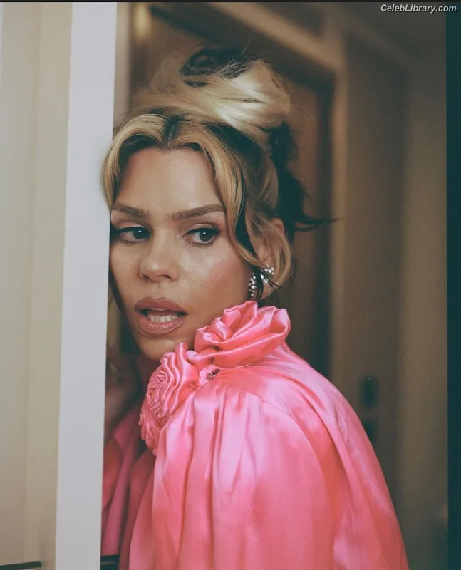Billie Piper photo 13 of 621