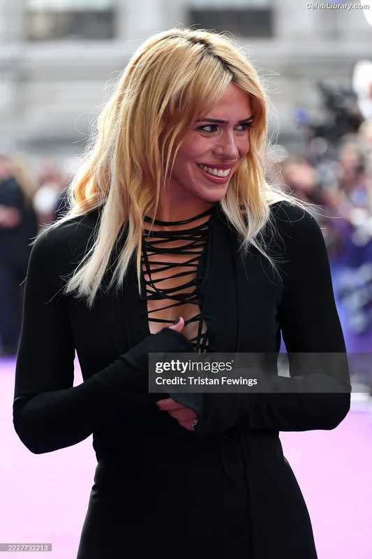 Billie Piper photo 19 of 621