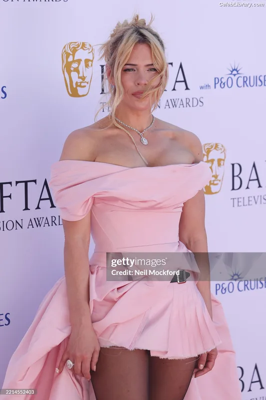 Billie Piper photo 9 of 621