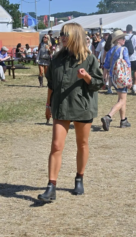Billie Piper photo 11 of 621