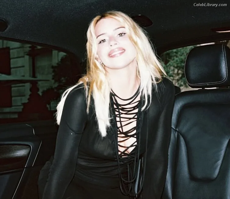 Billie Piper photo 19 of 621