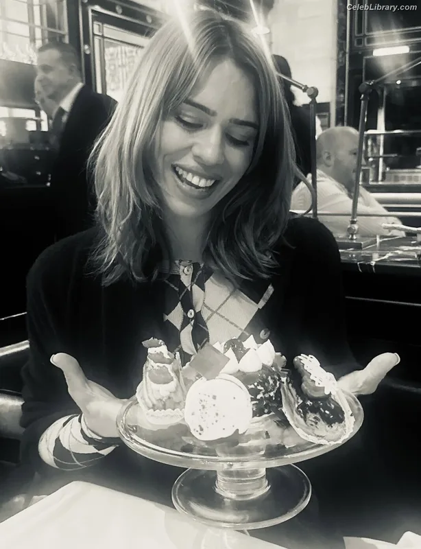 Billie Piper photo 10 of 621