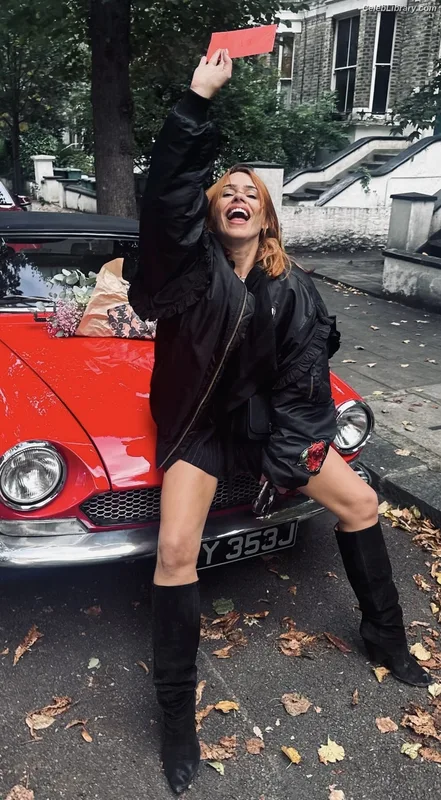 Billie Piper photo 14 of 621