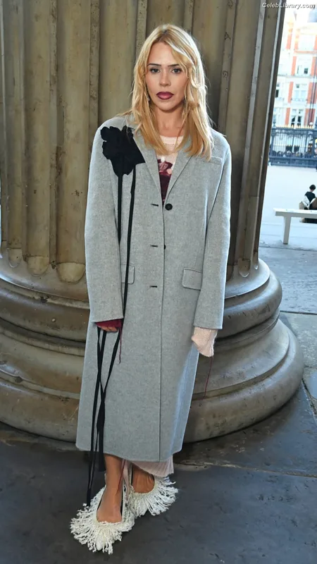 Billie Piper photo 24 of 621