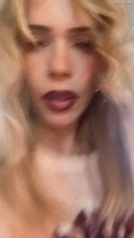 Billie Piper photo 1 of 621