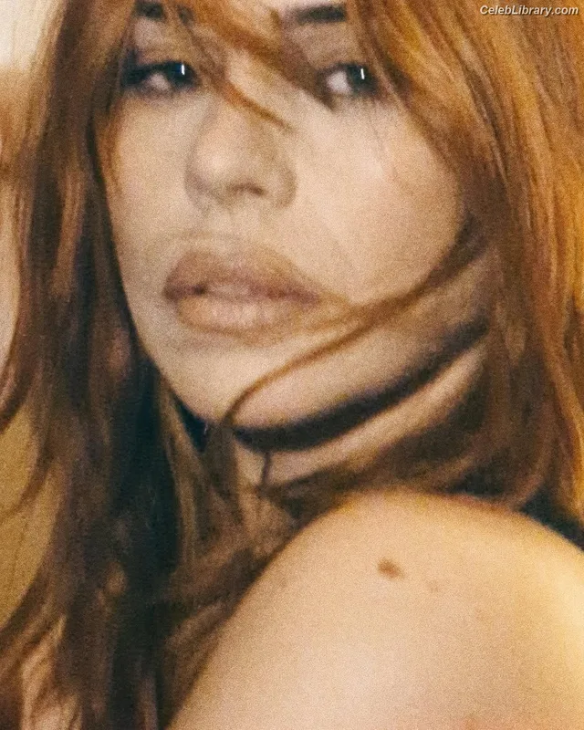 Billie Piper photo 17 of 621