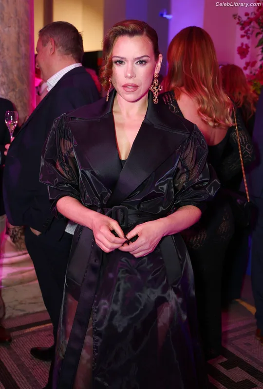 Billie Piper photo 22 of 621