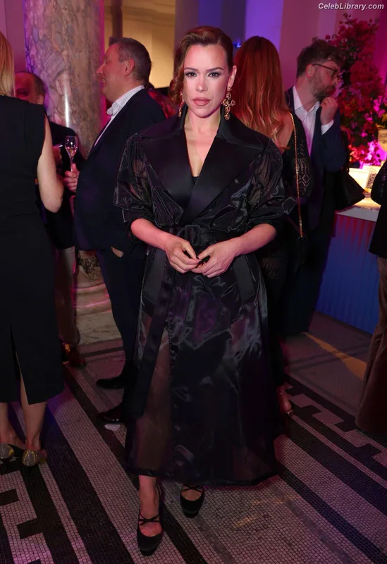 Billie Piper photo 23 of 621