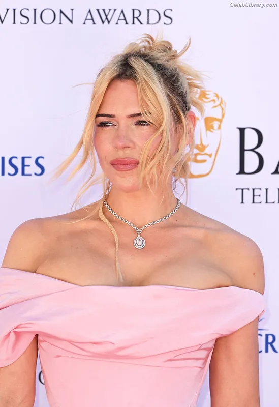 Billie Piper photo 17 of 621