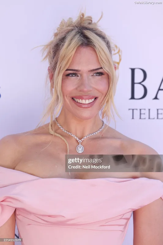 Billie Piper photo 9 of 621
