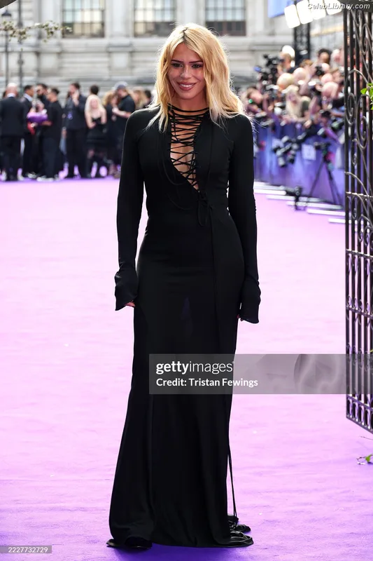 Billie Piper photo 1 of 621