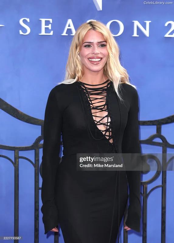 Billie Piper photo 11 of 621